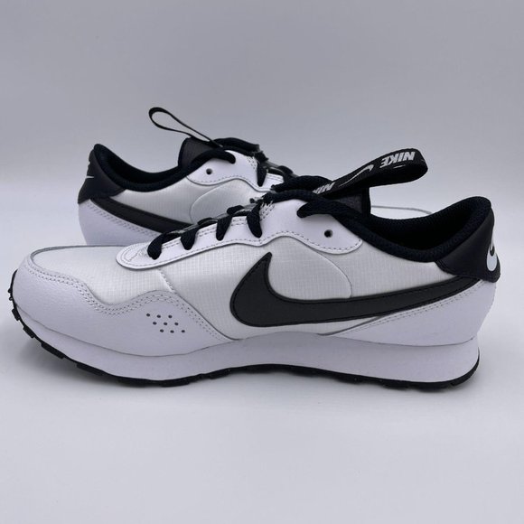 Nike MD Valiant SE White / Black Womens Shoes - Picture 2 of 8